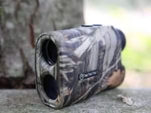 Télémètre laser de chasse PROWILD TecTecTec contre arbre